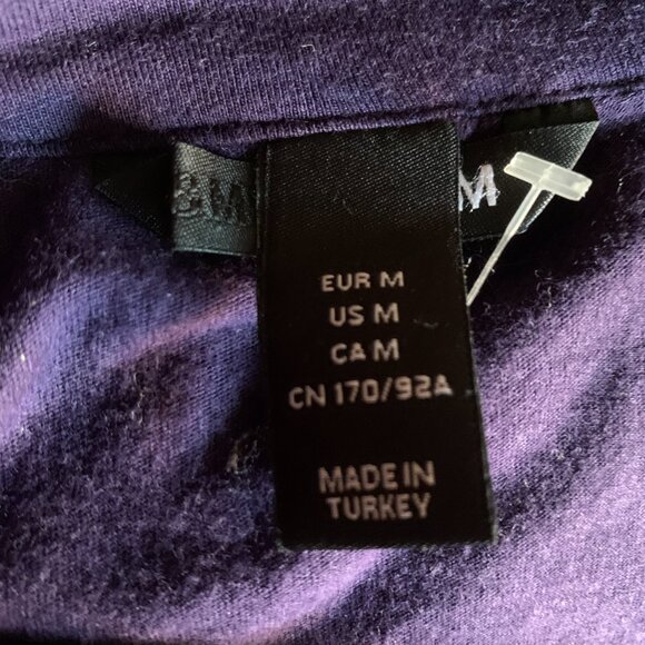 H&M Purple shirt with front satin plastron- tuxedo - short cap sleeves - Medium - Picture 6 of 8